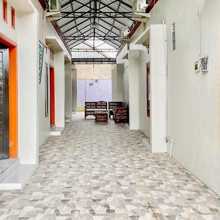 Griya Asri Syariah Mitra Reddoorz Hotell Rogojampi Exteriör bild