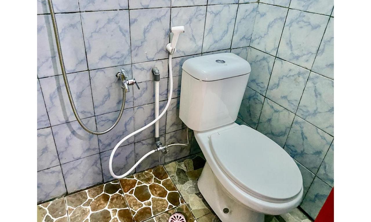 Griya Asri Syariah Mitra Reddoorz Hotell Rogojampi Exteriör bild